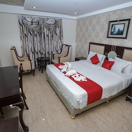 Hotel Sidhartha Chalakudy Kizhake Chalakudi ภายนอก รูปภาพ