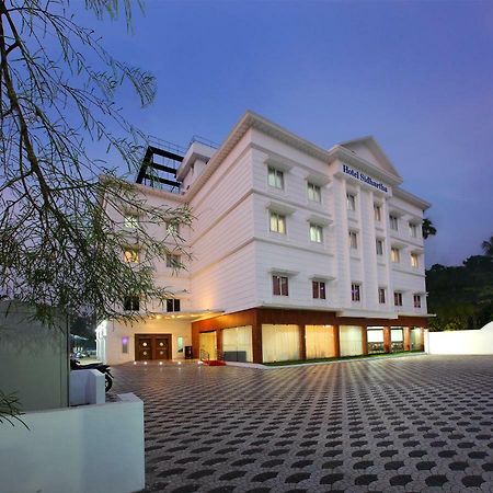 Hotel Sidhartha Chalakudy Kizhake Chalakudi ภายนอก รูปภาพ