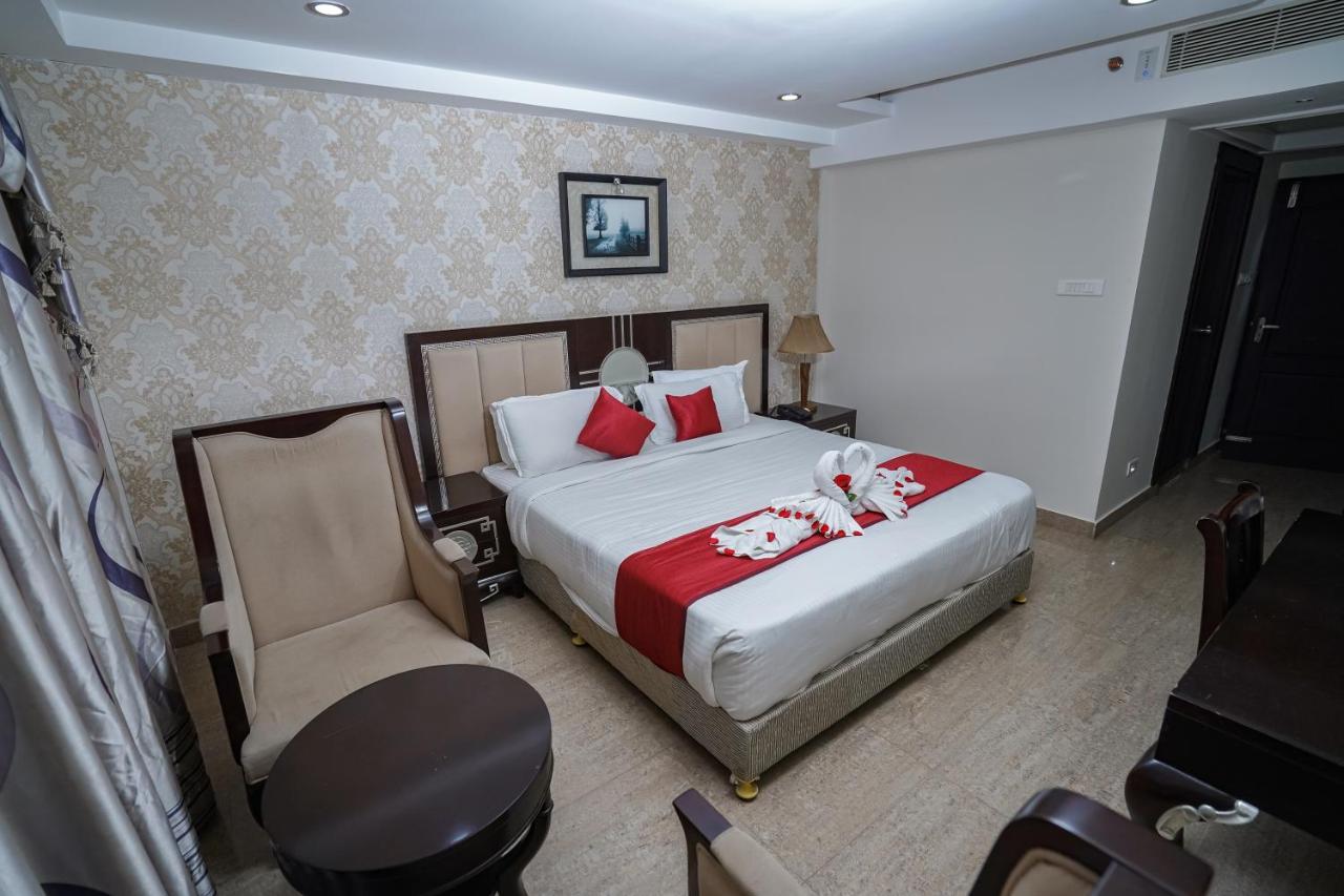 Hotel Sidhartha Chalakudy Kizhake Chalakudi ภายนอก รูปภาพ