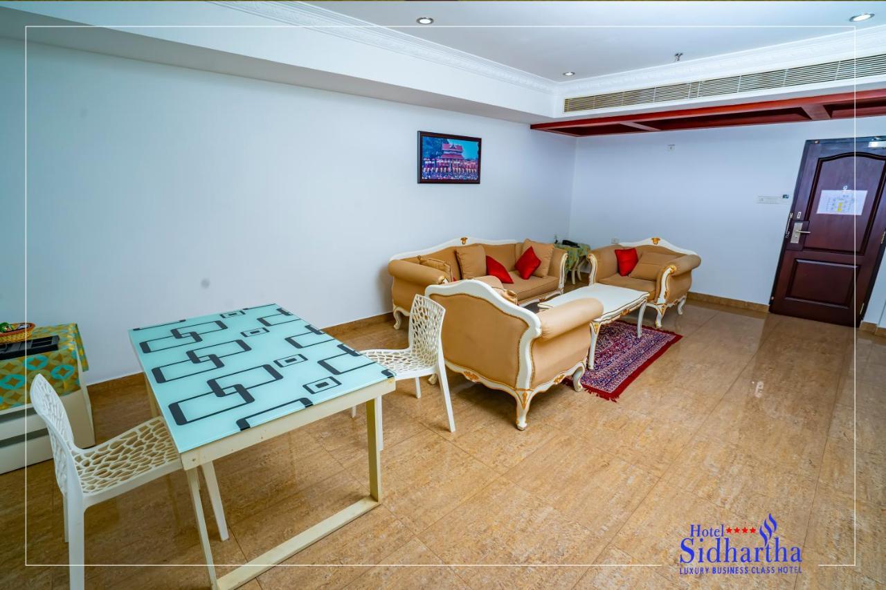 Hotel Sidhartha Chalakudy Kizhake Chalakudi ภายนอก รูปภาพ