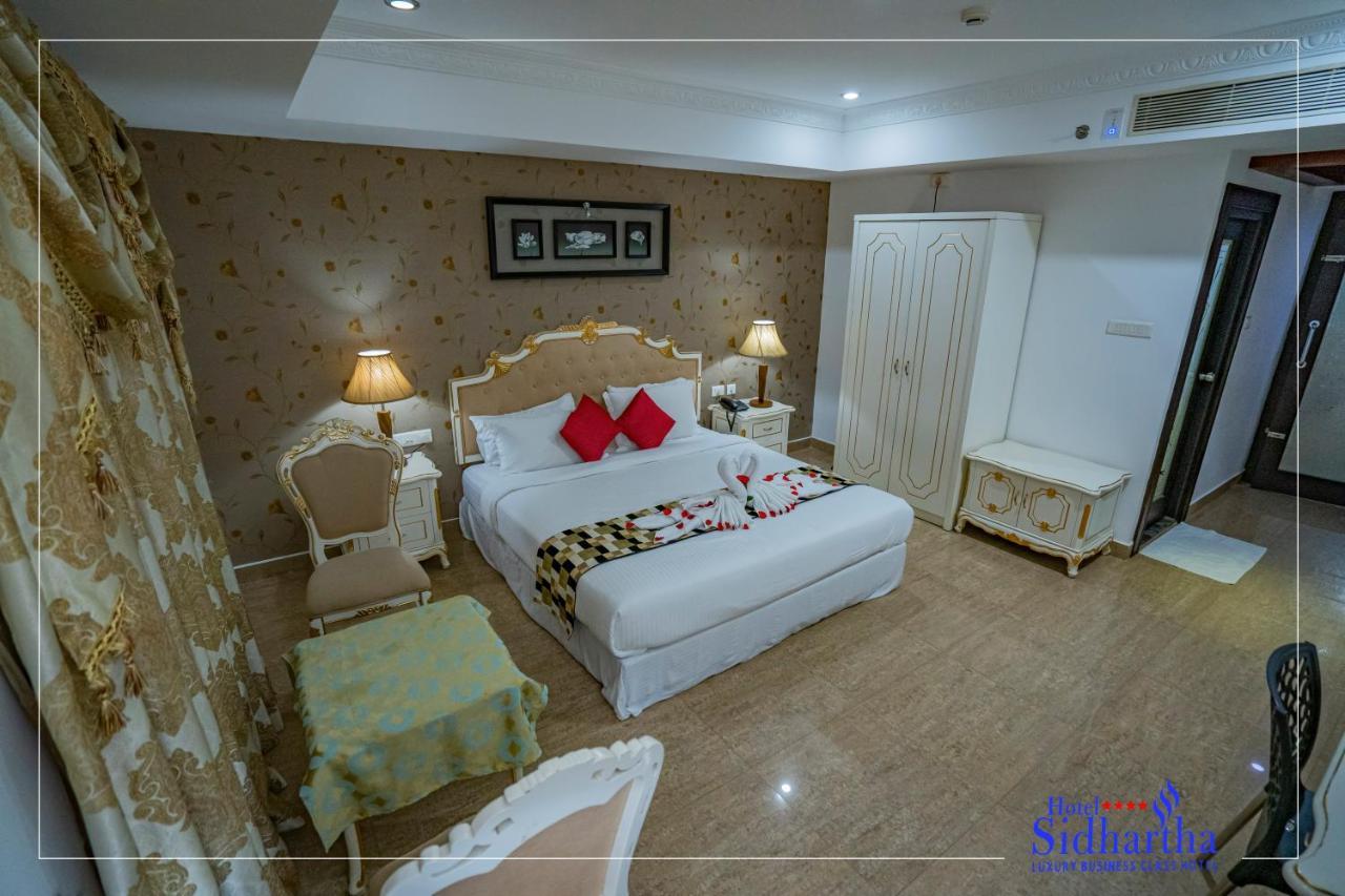 Hotel Sidhartha Chalakudy Kizhake Chalakudi ภายนอก รูปภาพ