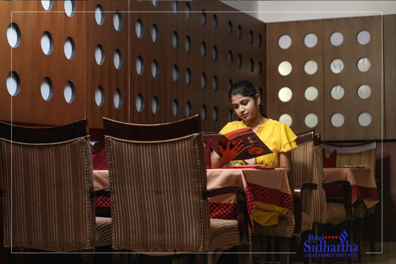 Hotel Sidhartha Chalakudy Kizhake Chalakudi ภายนอก รูปภาพ