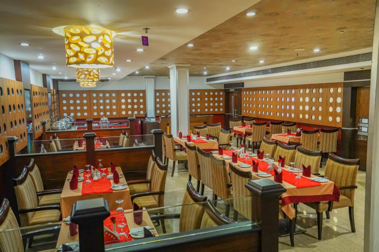 Hotel Sidhartha Chalakudy Kizhake Chalakudi ภายนอก รูปภาพ