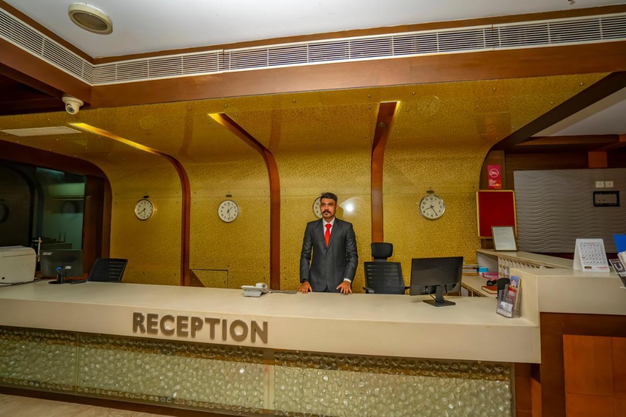 Hotel Sidhartha Chalakudy Kizhake Chalakudi ภายนอก รูปภาพ