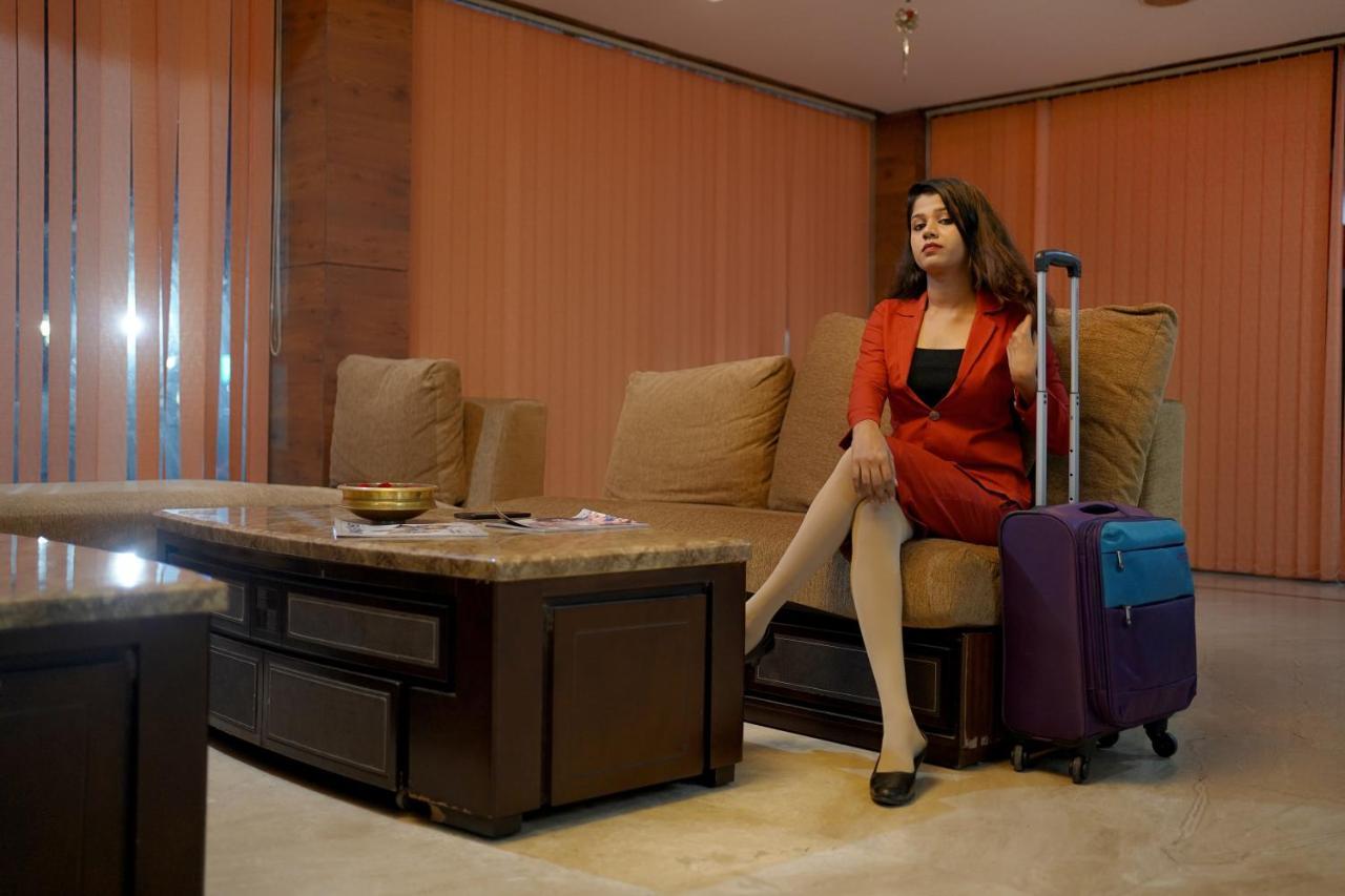 Hotel Sidhartha Chalakudy Kizhake Chalakudi ภายนอก รูปภาพ