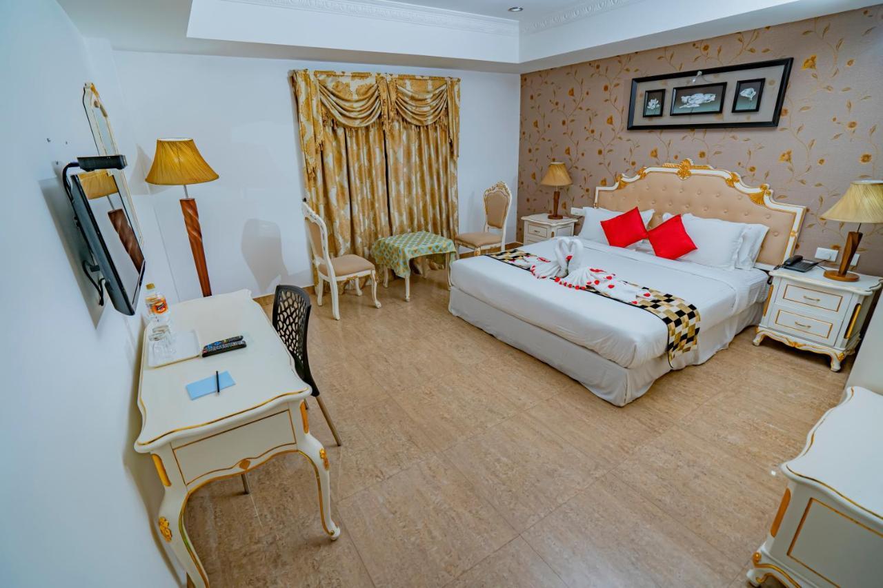 Hotel Sidhartha Chalakudy Kizhake Chalakudi ภายนอก รูปภาพ