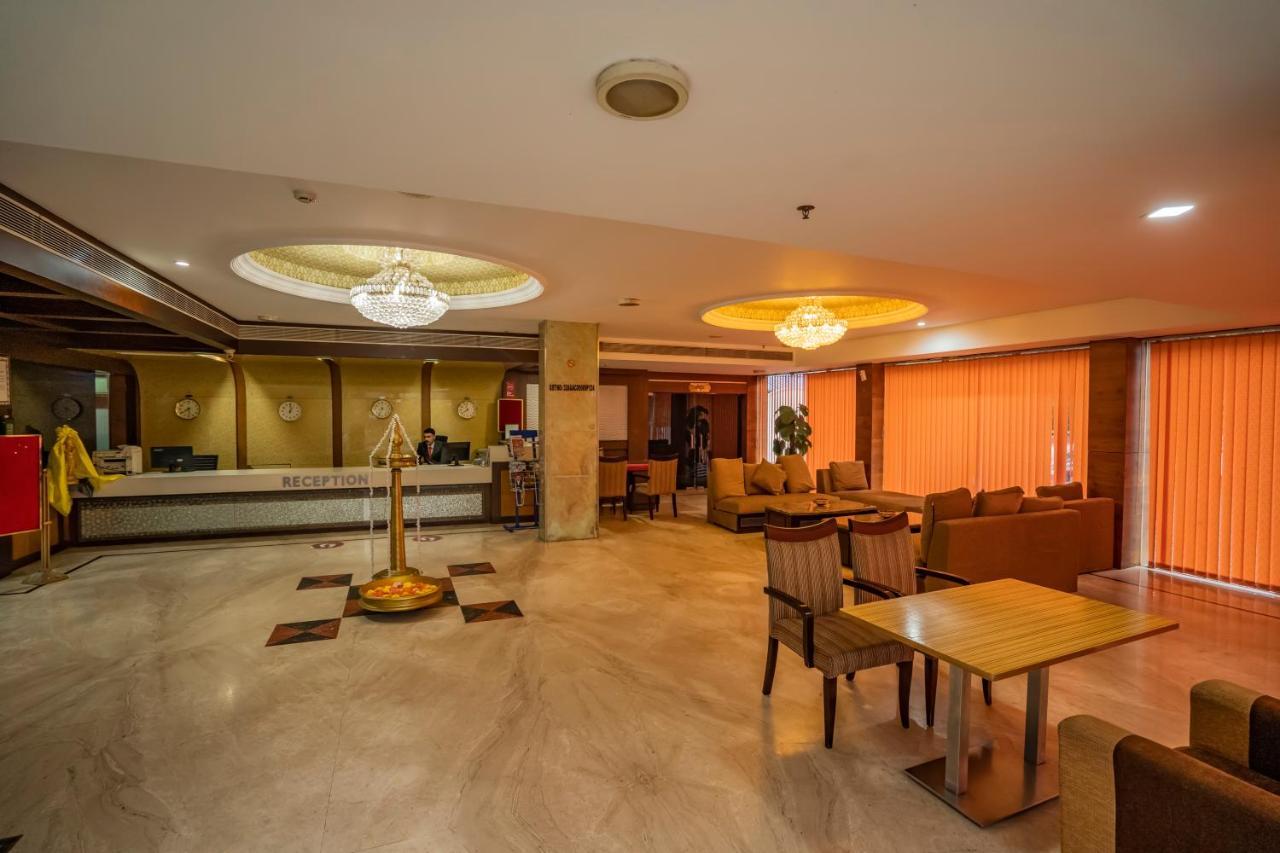 Hotel Sidhartha Chalakudy Kizhake Chalakudi ภายนอก รูปภาพ