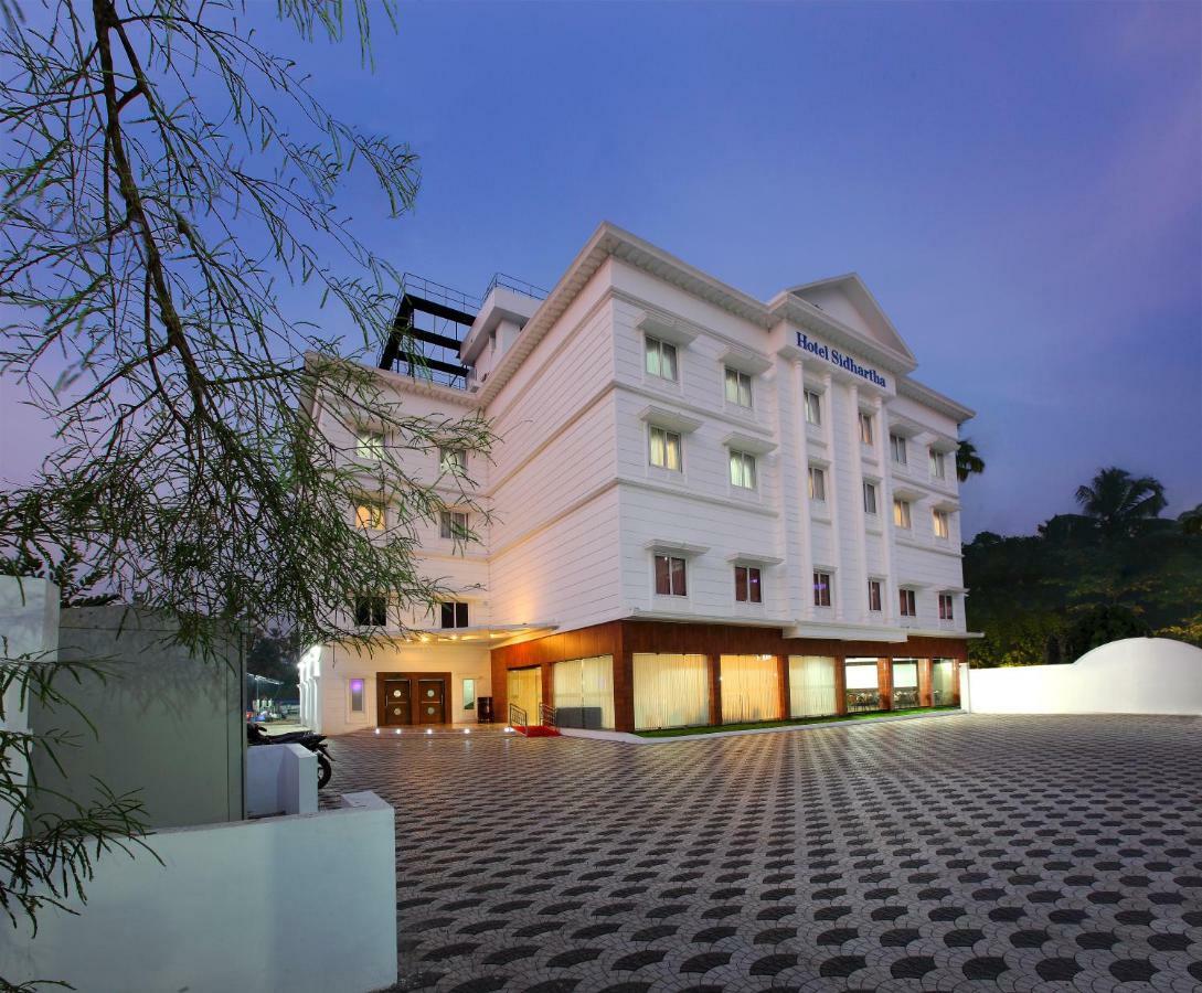 Hotel Sidhartha Chalakudy Kizhake Chalakudi ภายนอก รูปภาพ